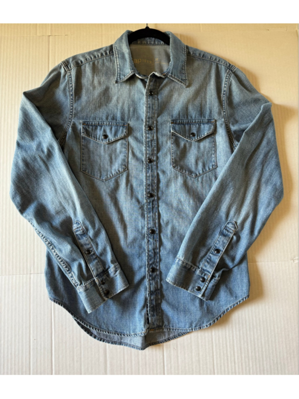 Women's Gap 1969 Denim Button Down Shirt, Blue, Size M